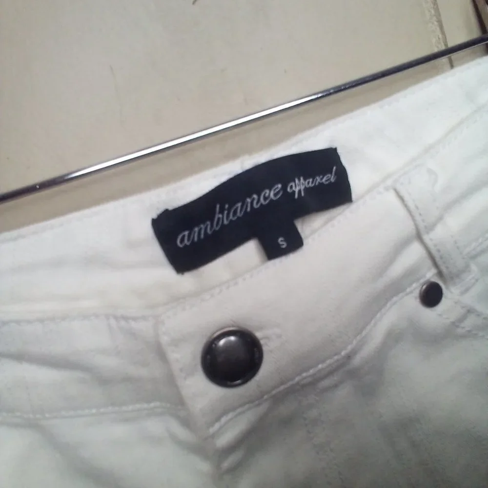 Ambiance Apparel Denim Shorts S Embroidered Raw Hem White